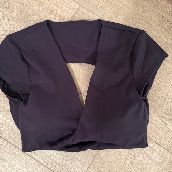 ONER Unified Twist Front Short Sleeve Crop Top - Picture 1 of 4